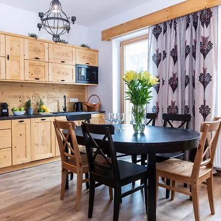 Udanypobyt Krzeptowki Potok * ザコパネ